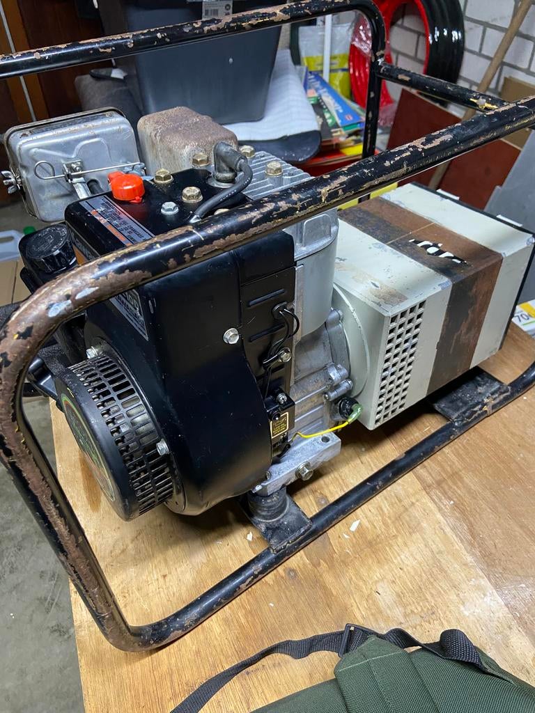 Kawasaki Stroomvoorziening  220 volt, Ophalen of Verzenden, Gebruikt, Benzinemotor, 1800 rpm of meer