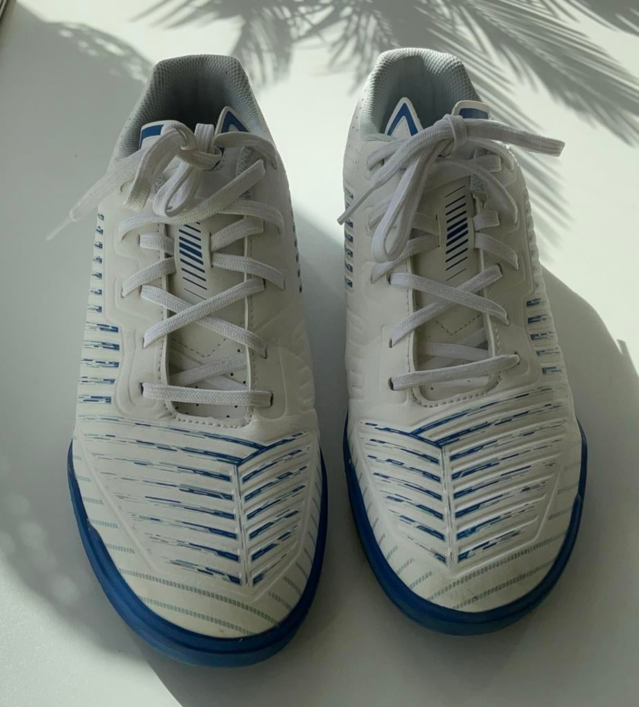 Zaalschoenen/sportschoenen decathlon kipsta maat 46 zgan!, Ophalen of Verzenden, Zo goed als nieuw, Zwart, Sportschoenen