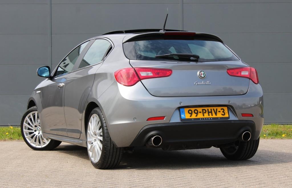 Alfa Romeo Giulietta 1.4 T Distinctive Panodak Leder !NIEUWB, Voorwielaandrijving, Euro 5, Gebruikt, Zwart