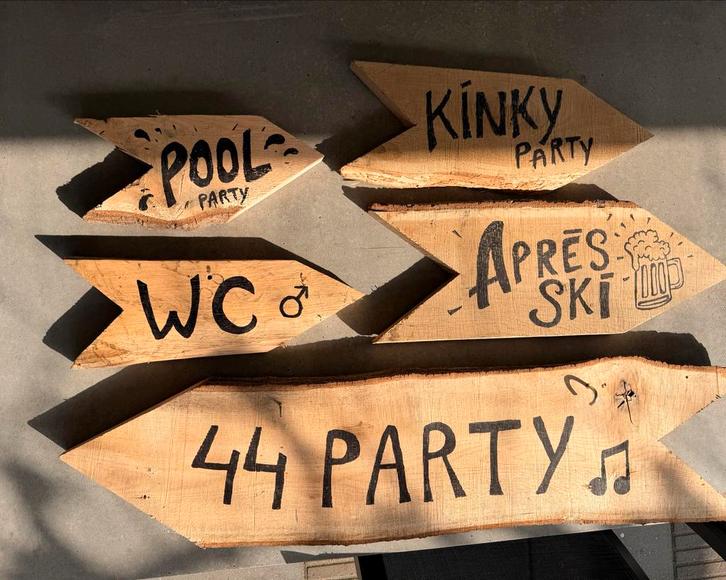 Feest decoratie: Houten borden, fotobooth frame & ster, Hobby en Vrije tijd, Feestartikelen, Gebruikt, Versiering, Verjaardag