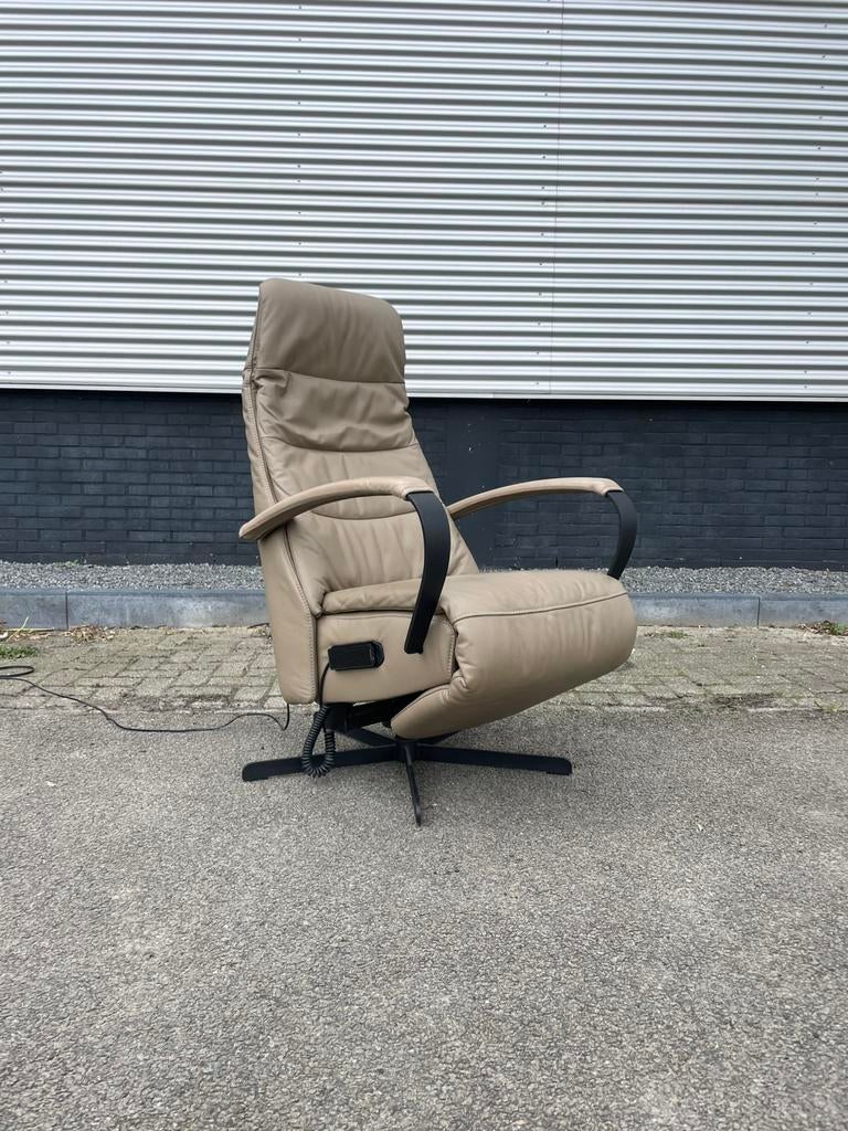 Prachtige bruine prominent sta op stoel / relax fauteuil, Huis en Inrichting, Fauteuils, Ophalen, Minder dan 75 cm, Zo goed als nieuw