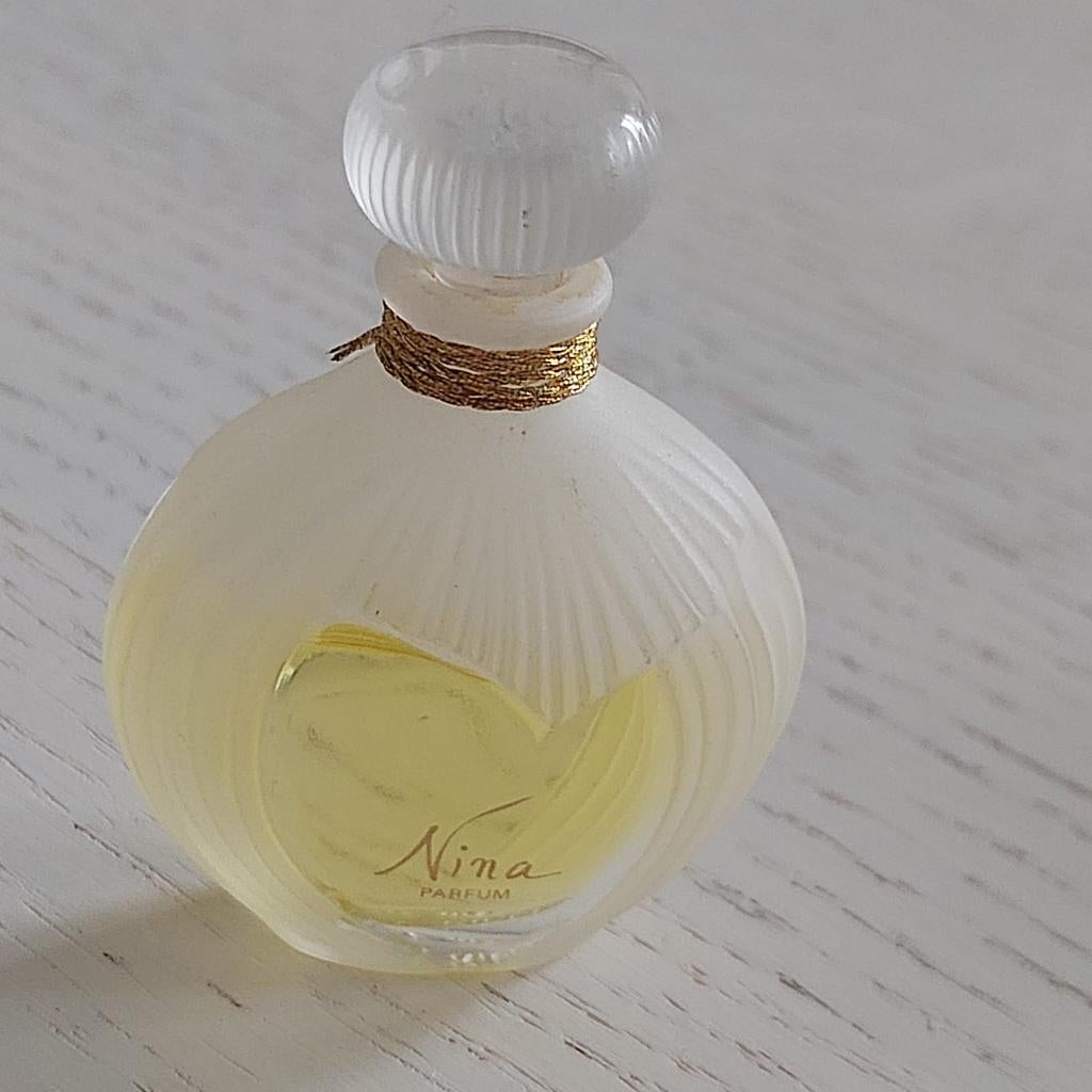 Nina van Nina Ricci - 7,5 ml, Verzamelen, Ophalen of Verzenden, Zo goed als nieuw, Miniatuur, Gevuld