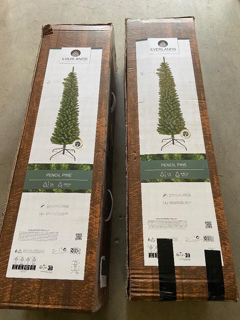 4x smalle kerstboom 240 en 300 cm hoog, Diversen, Kerst, Ophalen of Verzenden, Zo goed als nieuw