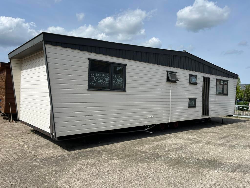 Degelijke chalet 11x 3.6 m kunstof met dubbelglas, Tot en met 4