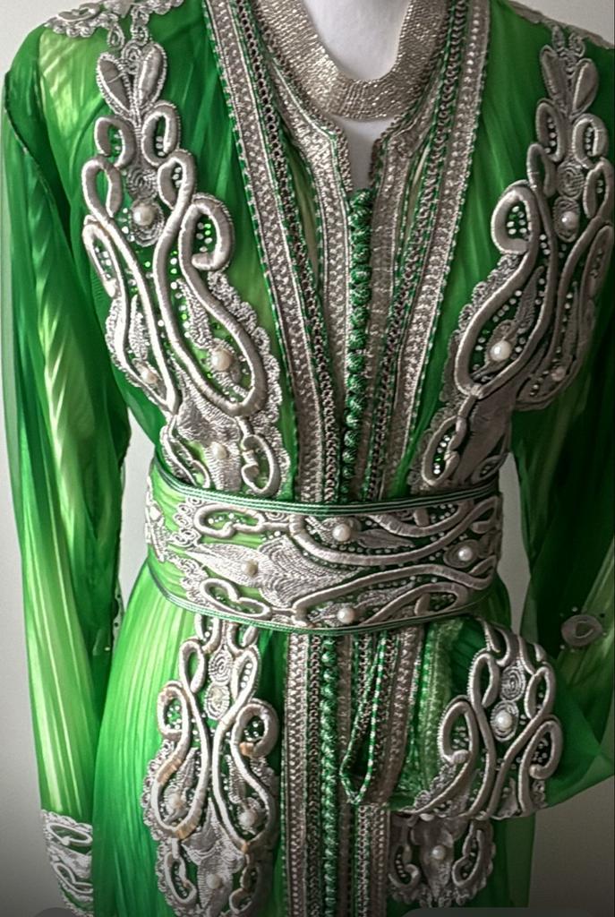 Prachtige Groene Takchita met Zilveren Borduurwerk.te KOOP, Kleding | Dames, Gelegenheidskleding, Overige typen, Zo goed als nieuw