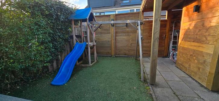 Wickey speelhuisje met glijbaan en schommel, Kinderen en Baby's, Speelgoed | Buiten | Speeltoestellen, Gebruikt, Glijbaan, Schommel