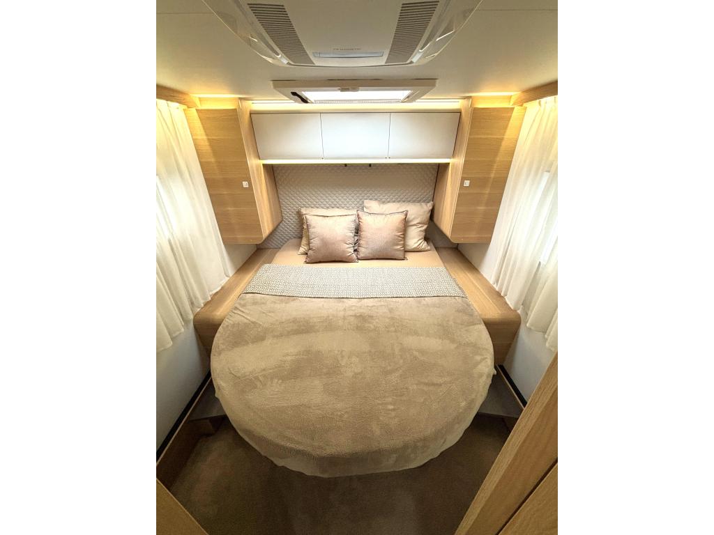 Adria Matrix Plus 670 DC QUEENSBED + HEFBED FACE TO FACE, Fiat, 7 tot 8 meter, Bedrijf, Adria