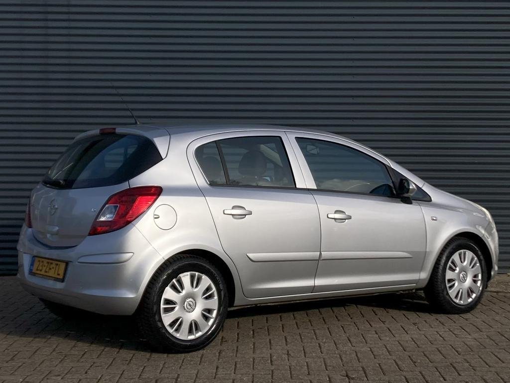 Opel Corsa 1.2 16V 5D, Multifunctioneel stuurwiel, Gebruikt, 4 cilinders, 1229 cc