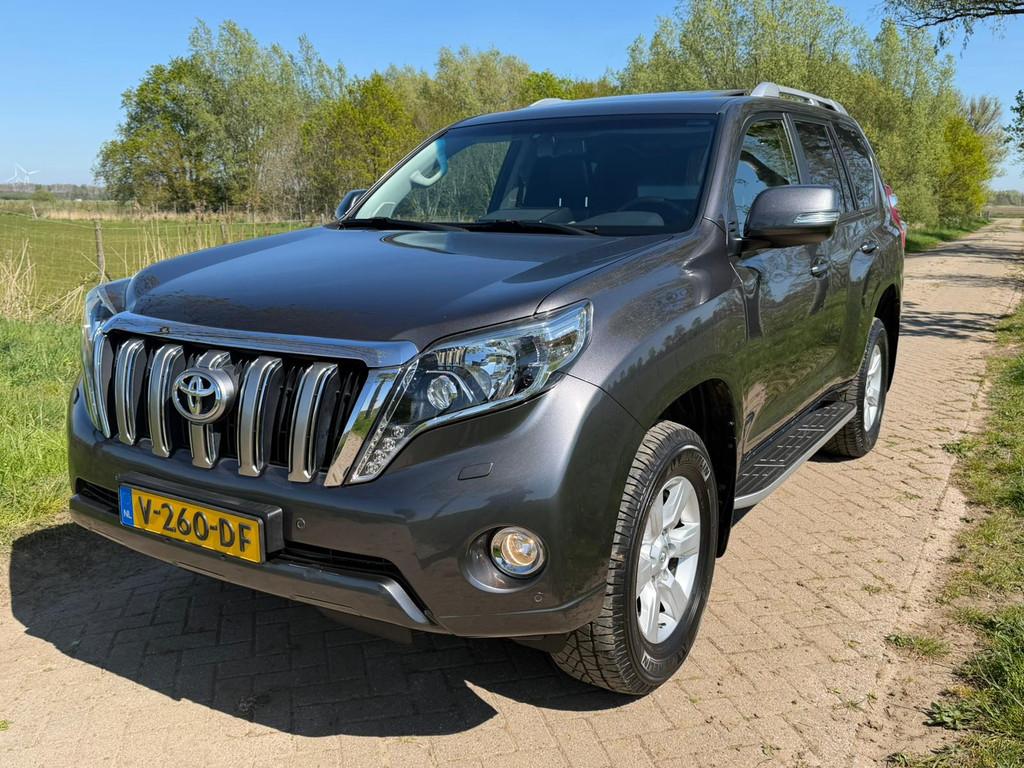 Toyota Land Cruiser 150 2.8 D-4D-F LX Window Van (bj 2017), Auto's, Automaat, Gebruikt, 4 cilinders, Bedrijf