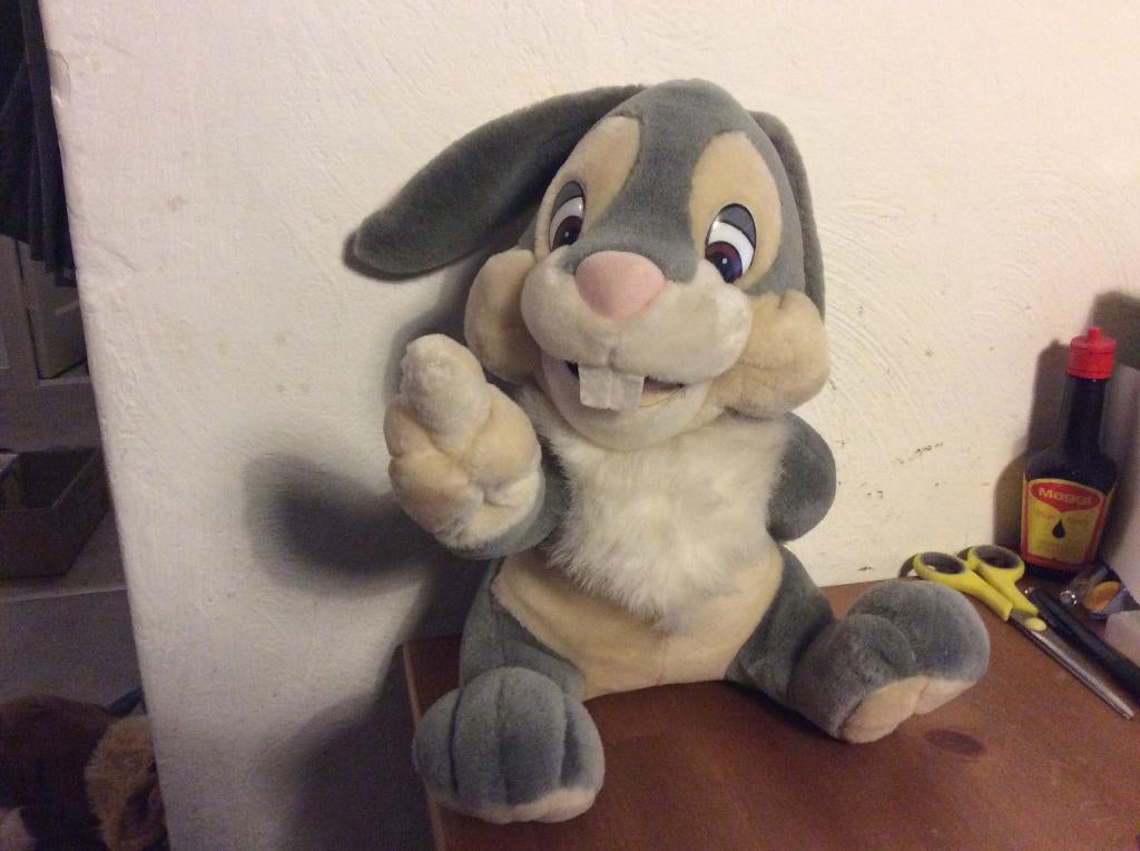 Stampertje van Disney's Bambi vintage knuffel, zittend 30 cm, Ophalen of Verzenden, Bambi of Dumbo, Gebruikt, Knuffel