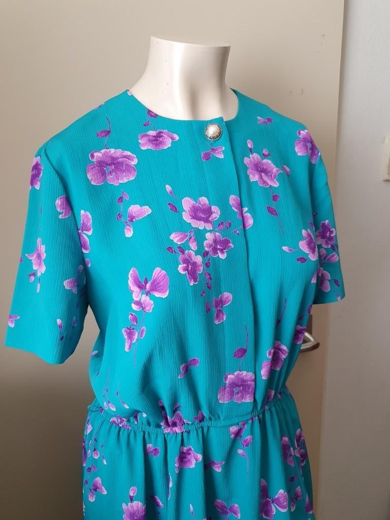 Groene paarse vintage jurk met bloemen, wijde rok, ceintuur, Kleding | Dames, Jurken, Verzenden, Zo goed als nieuw, Paars, Onder de knie