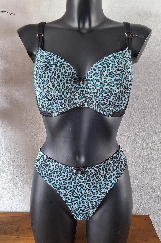 Prachtig After Eden Lingerie Setje - BH 75D & String M, Onbekend, Ophalen of Verzenden, Setje, Onbekend