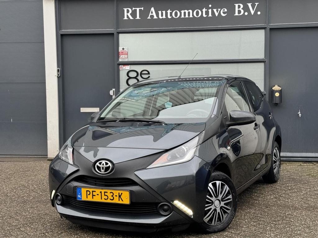 Toyota Aygo 1.0 VVT-i x Airco / Dealer OH 5drs, Voorwielaandrijving, Gebruikt, Euro 6, 4 stoelen
