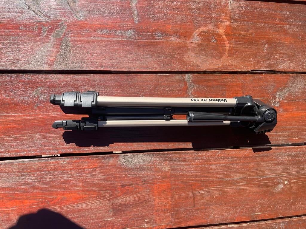 Te koop statief 3-poot lichtgewicht, Zo goed als nieuw, 150 tot 175 cm, Met balhoofd, Ophalen of Verzenden