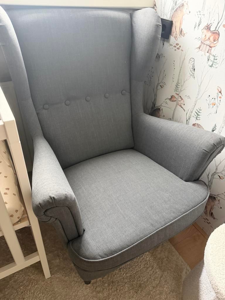 Ikea strandmon stoel met bijpassende poef, Ophalen, Zo goed als nieuw, 75 tot 100 cm, 50 tot 75 cm