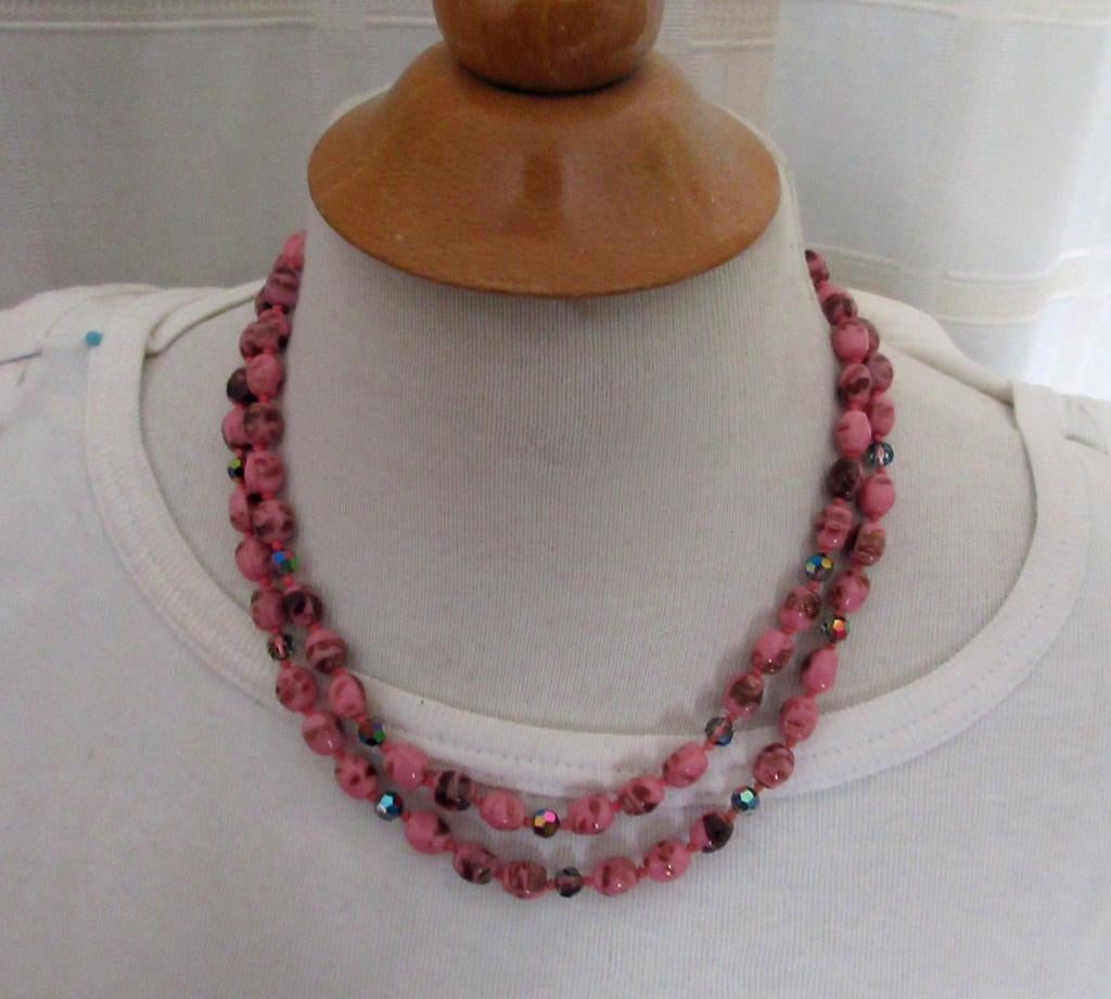 ketting 24 Tsjechisch glas vintage jaren 60 retro, Ophalen of Verzenden, Zo goed als nieuw, Roze, Overige materialen