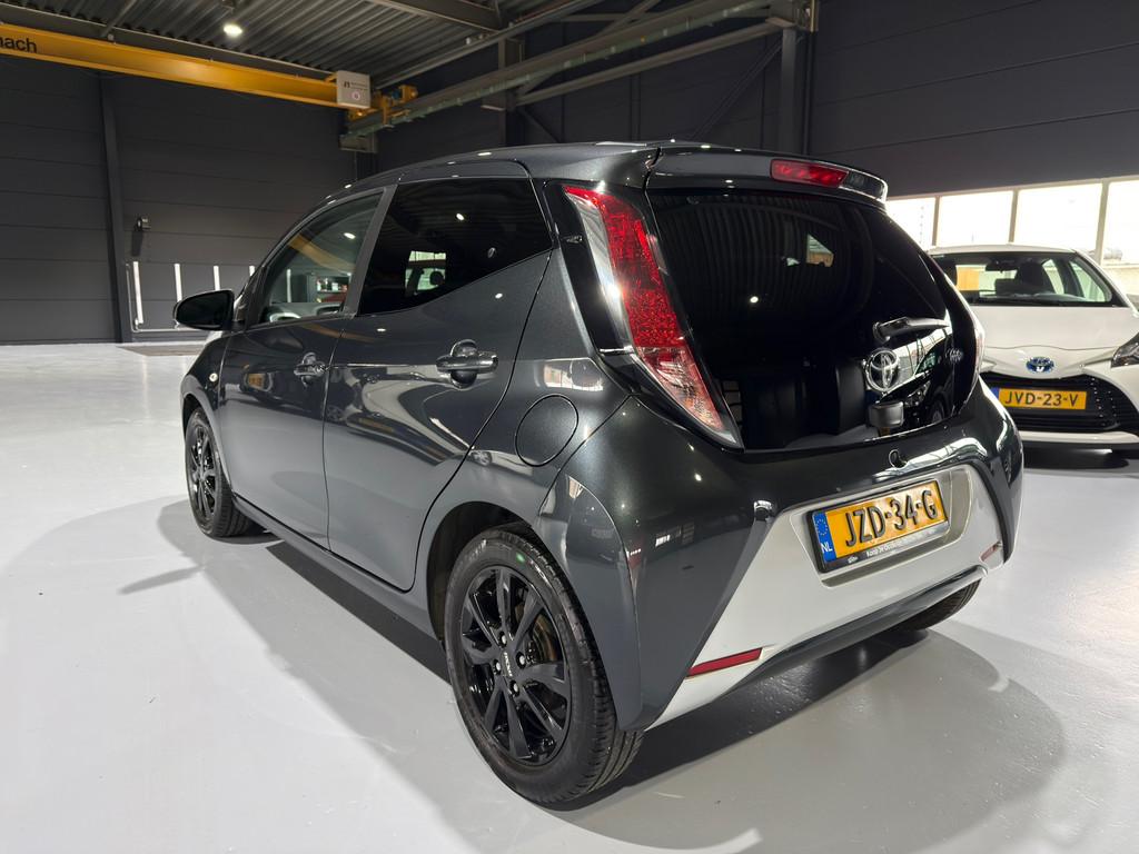 Toyota Aygo 1.0 VVT-i x-cite Vouwdak |Camera |Lane assist |, Voorwielaandrijving, Stof, Gebruikt, Euro 6
