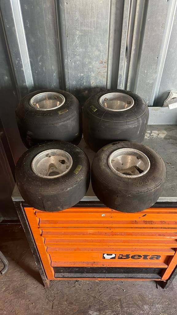 Banden en velgen kart, Ophalen, Zo goed als nieuw, Kart