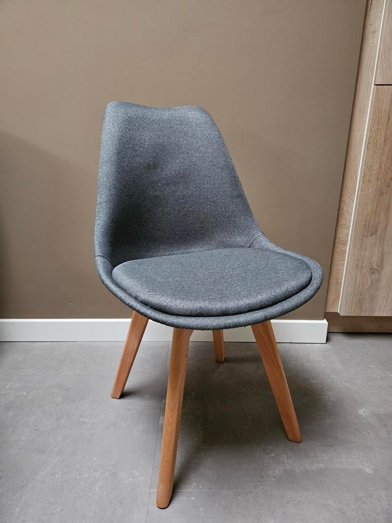 Mooie donkergrijze stoel met stoffen bekleding, Huis en Inrichting, Stoelen, Ophalen