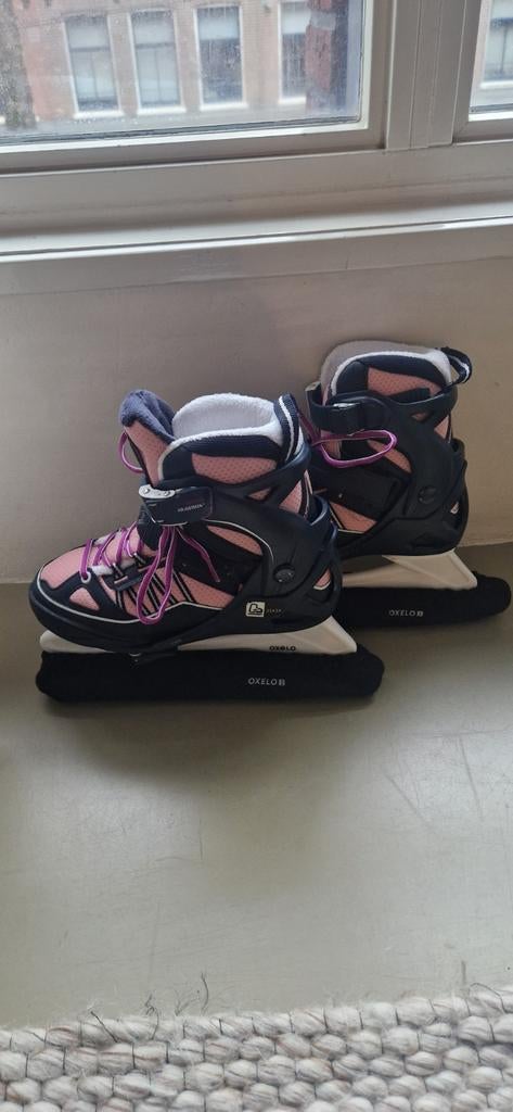 OXELO verstelbare schaatsen maat 35-38.
Met schaatsbescherme, Sport en Fitness, Schaatsen, Ophalen of Verzenden, Zo goed als nieuw