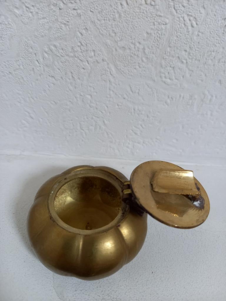 Klein vintage zak asbakje
/ zak asbak, Ophalen of Verzenden