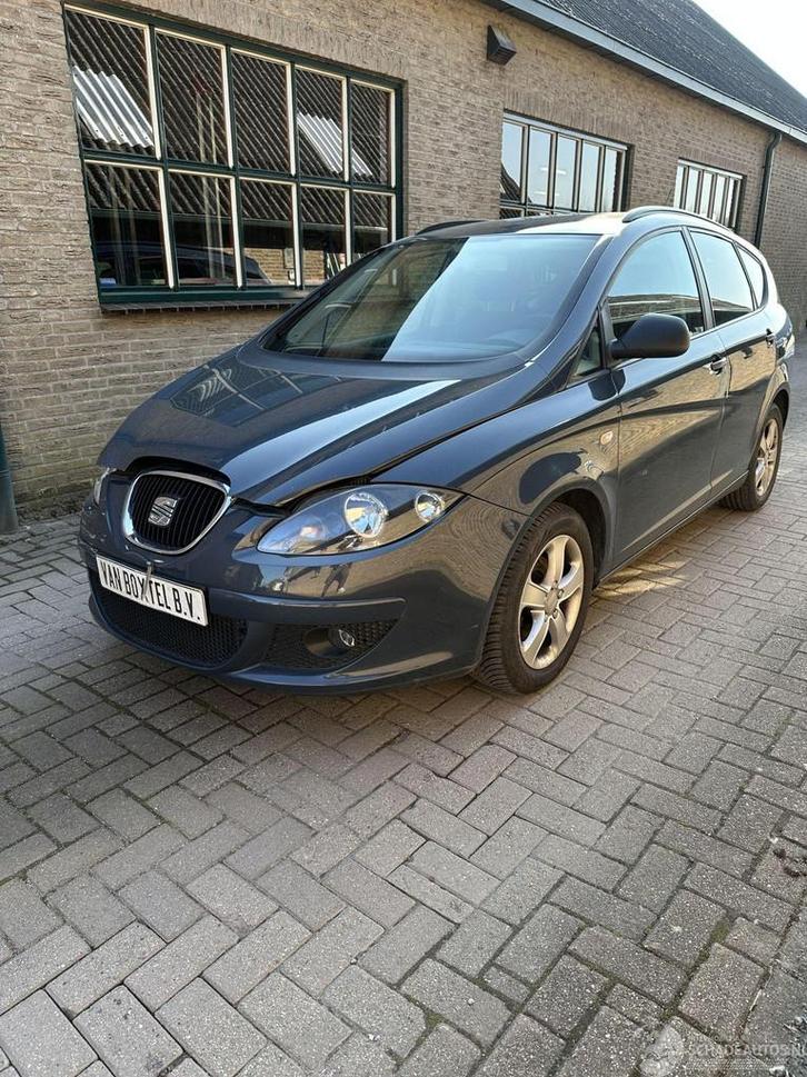 SEAT Altea XL (bj 2009), Auto diversen, Schadeauto's, Seat, Handgeschakeld, Benzine, MPV, Zilver of Grijs