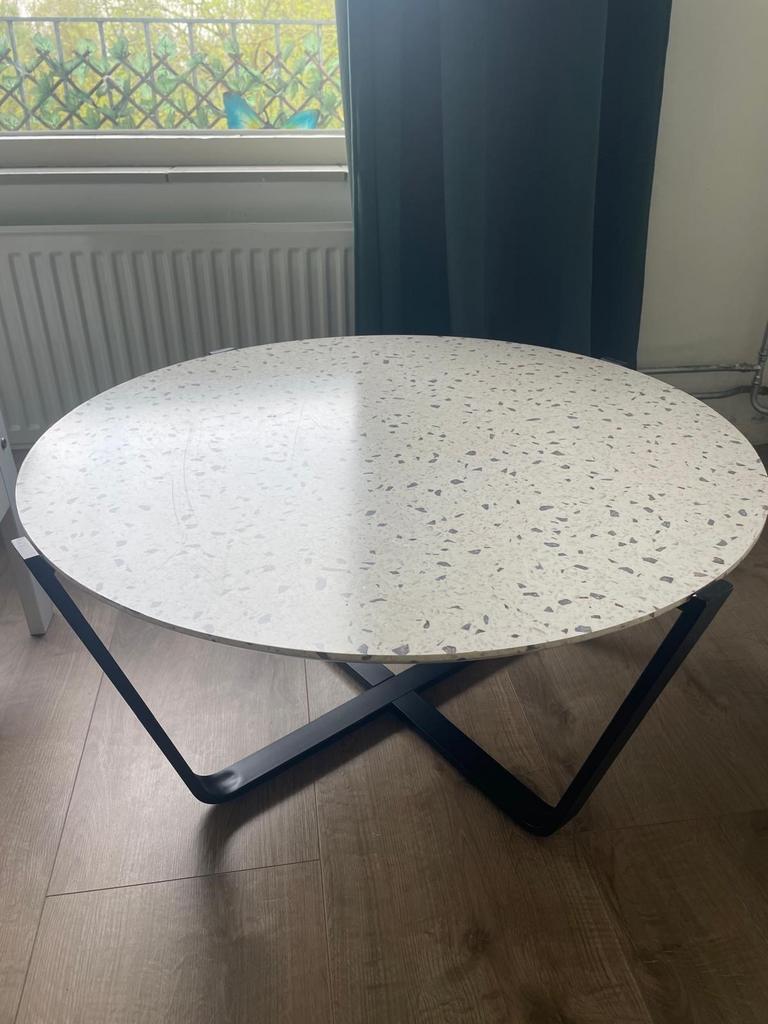 Ronde salontafel met terrazzo blad, Huis en Inrichting, Tafels | Salontafels, Ophalen, Rond, 50 tot 100 cm, Zo goed als nieuw