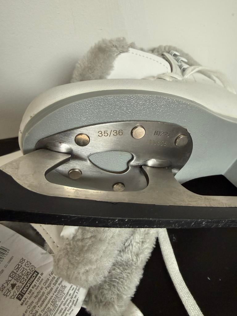 Kunstschaatsen maat 35/36 - Zo goed als nieuw, Sport en Fitness, Schaatsen, Ophalen of Verzenden, Zo goed als nieuw, Kunstschaatsen