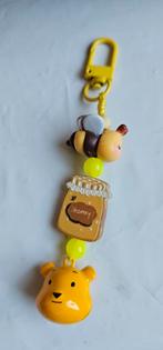 Winnie de Poeh sleutelhanger met bij en honingpot, Ophalen of Verzenden, Winnie de Poeh of vrienden, Nieuw