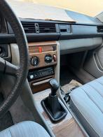 Mercedes-Benz 200-Serie 2.0 200 K6 1988 Blauw, Auto's, Mercedes-Benz, Achterwielaandrijving, 4 cilinders, Blauw, 620 kg