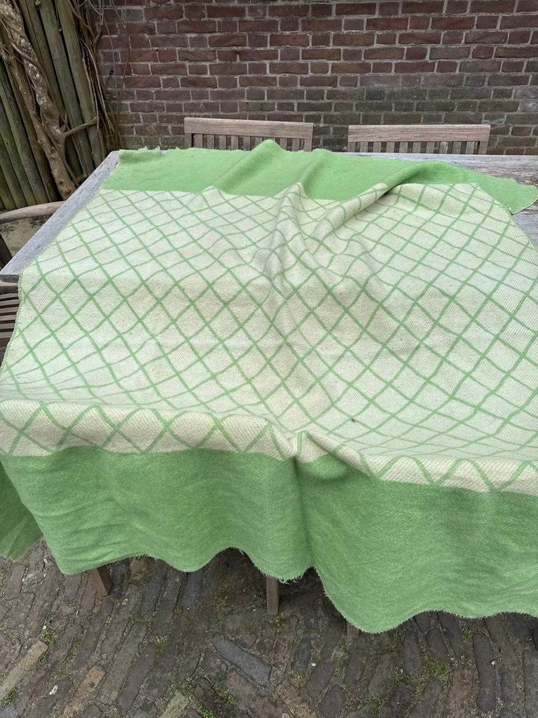 Groene wollen deken met ruitpatroon, Ophalen, Gebruikt