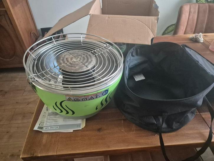 Compacte barbecue met boekjes en beschermhoes, Tuin en Terras, Houtskoolbarbecues, Ophalen