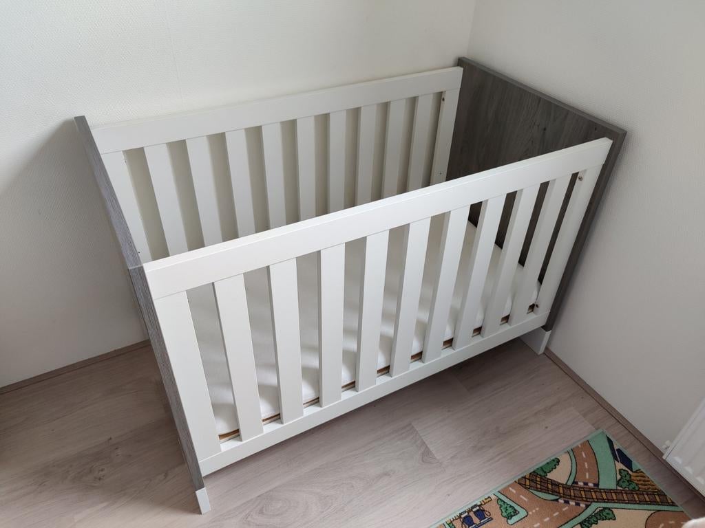 Babykamer Interbaby Chicago: Ledikant, Commode, Kast, Kinderen en Baby's, Kinderkamer | Complete kinderkamers, Ophalen, Gebruikt