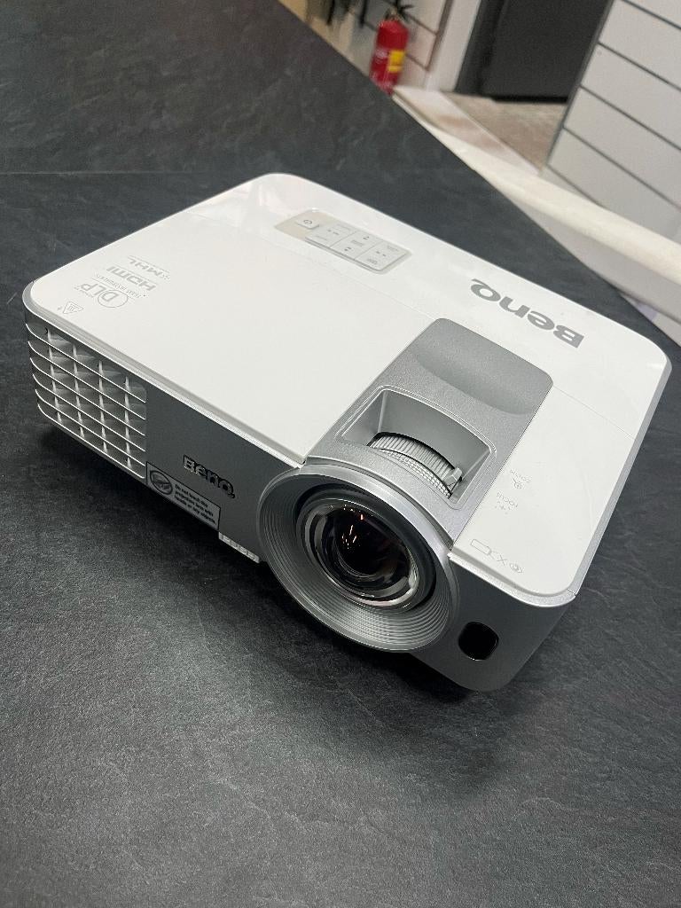 Benq beamer ., Audio, Tv en Foto, Beamers, BENQ, LED, Ophalen of Verzenden, Zo goed als nieuw