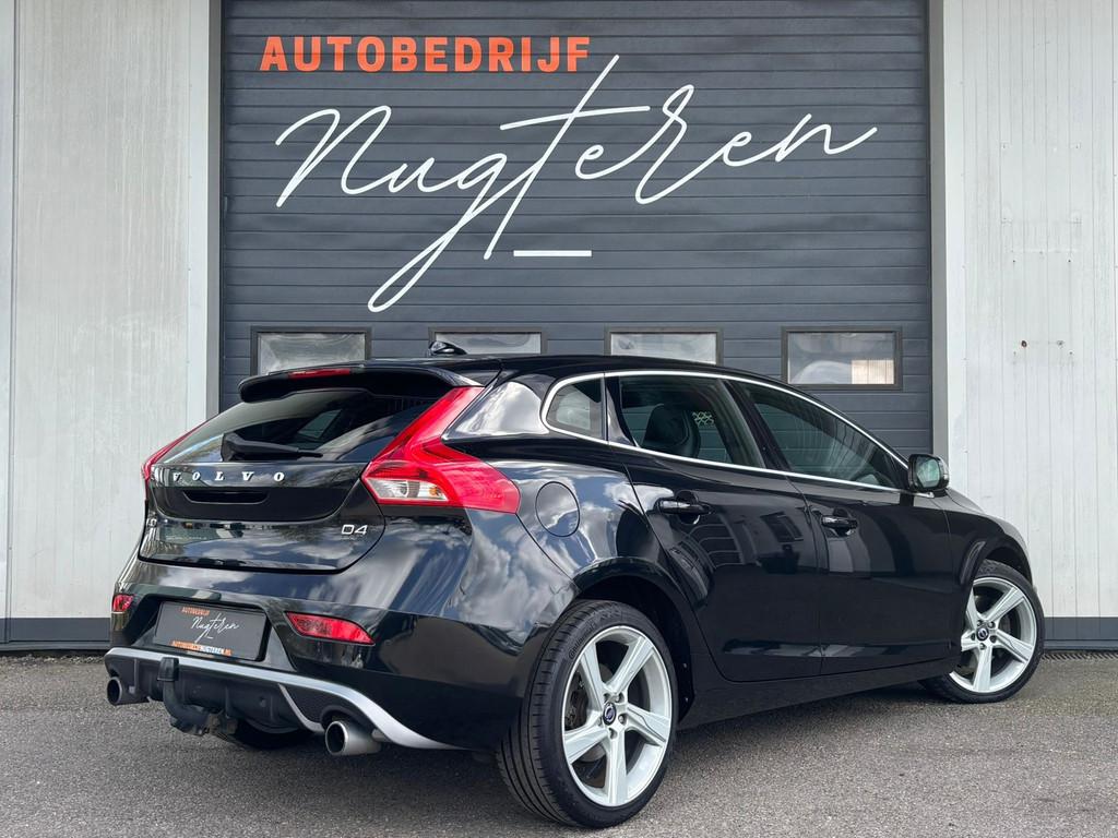Volvo V40 2.0 D4 R-Design Business|Leer|Trekhaak, Auto's, Volvo, Voorwielaandrijving, Euro 5, Gebruikt, Zwart