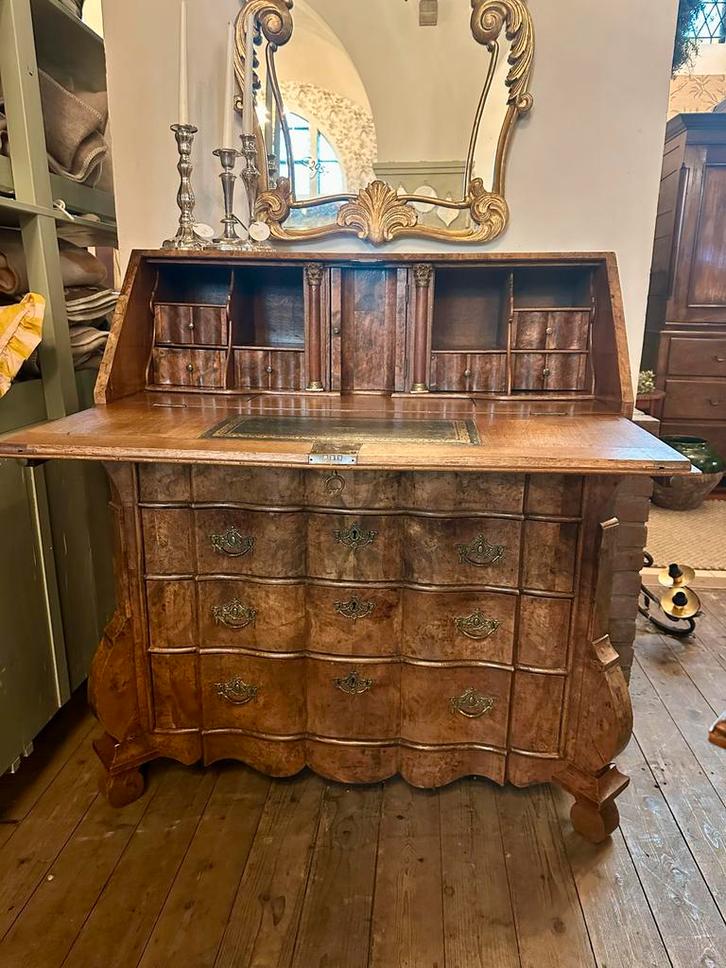 Rococo bureau notenhout engelse stijl landelijk brocante, Antiek en Kunst, Antiek | Meubels | Kasten, Ophalen