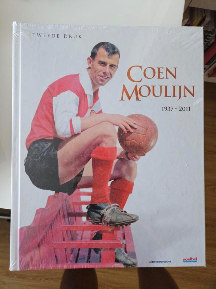 Coen Moulijn 1937-2011 | Tweede druk | Nog in folie | Nieuw, Boeken, Sportboeken, Nieuw, Balsport, Ophalen of Verzenden