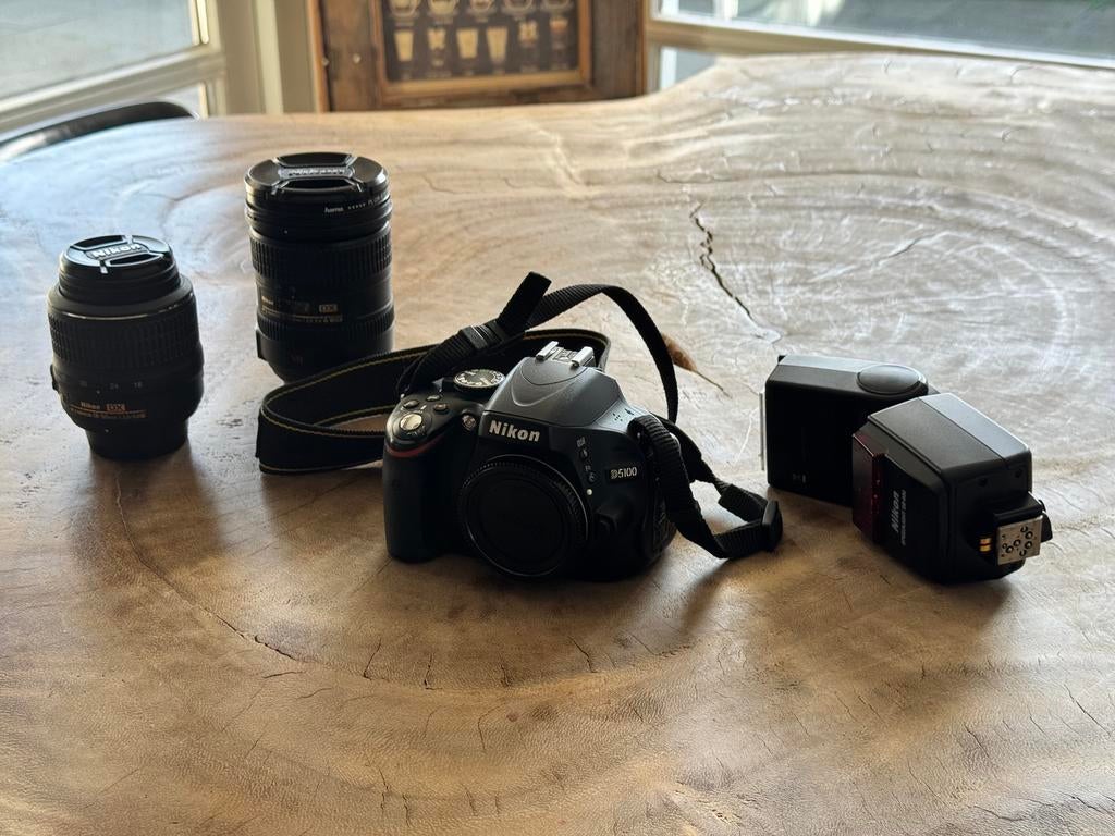 Nikon D5100 – 2 lenzen, flitser, tas | slechts 16.596 opname, Audio, Tv en Foto, Fotocamera's Digitaal, Spiegelreflex, Ophalen of Verzenden