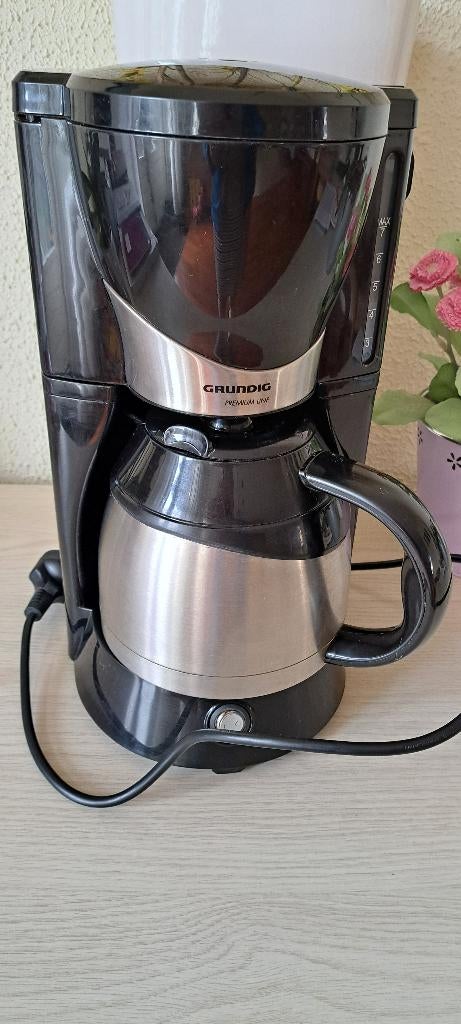 GRUNDIG KM 5040 koffiezetapparaat met RVS thermoskan, Afneembaar waterreservoir, Gebruikt, Koffiemachine, Gemalen koffie