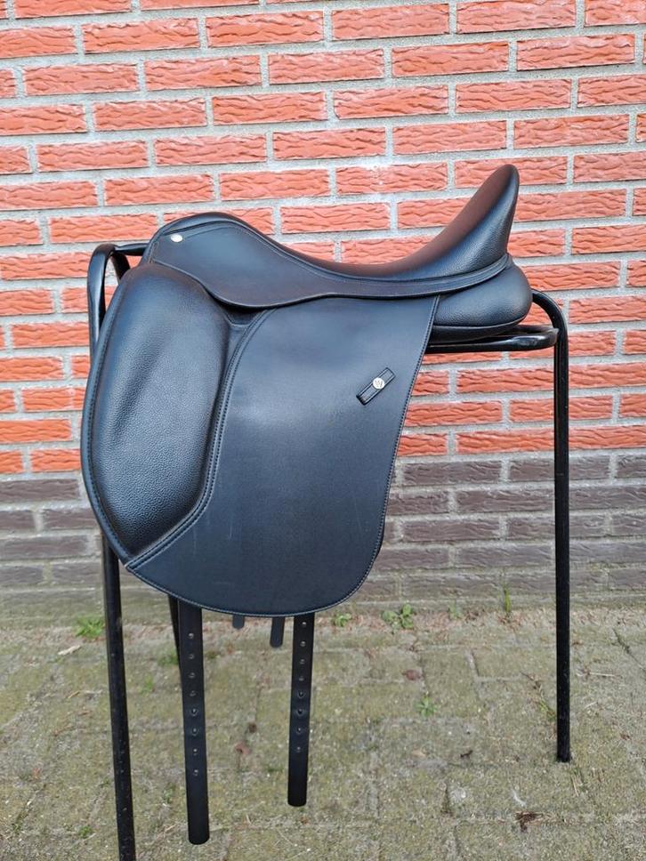 Wintec 500 dressuurzadel Hart zwart 17½", Dieren en Toebehoren, Paarden en Pony's | Zadels, Zo goed als nieuw, Dressuur, Ophalen of Verzenden