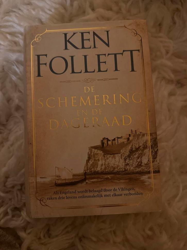 Ken Follett - De Schemering en de Dageraad, Boeken, Romans, Gelezen, Nederland, Ophalen of Verzenden