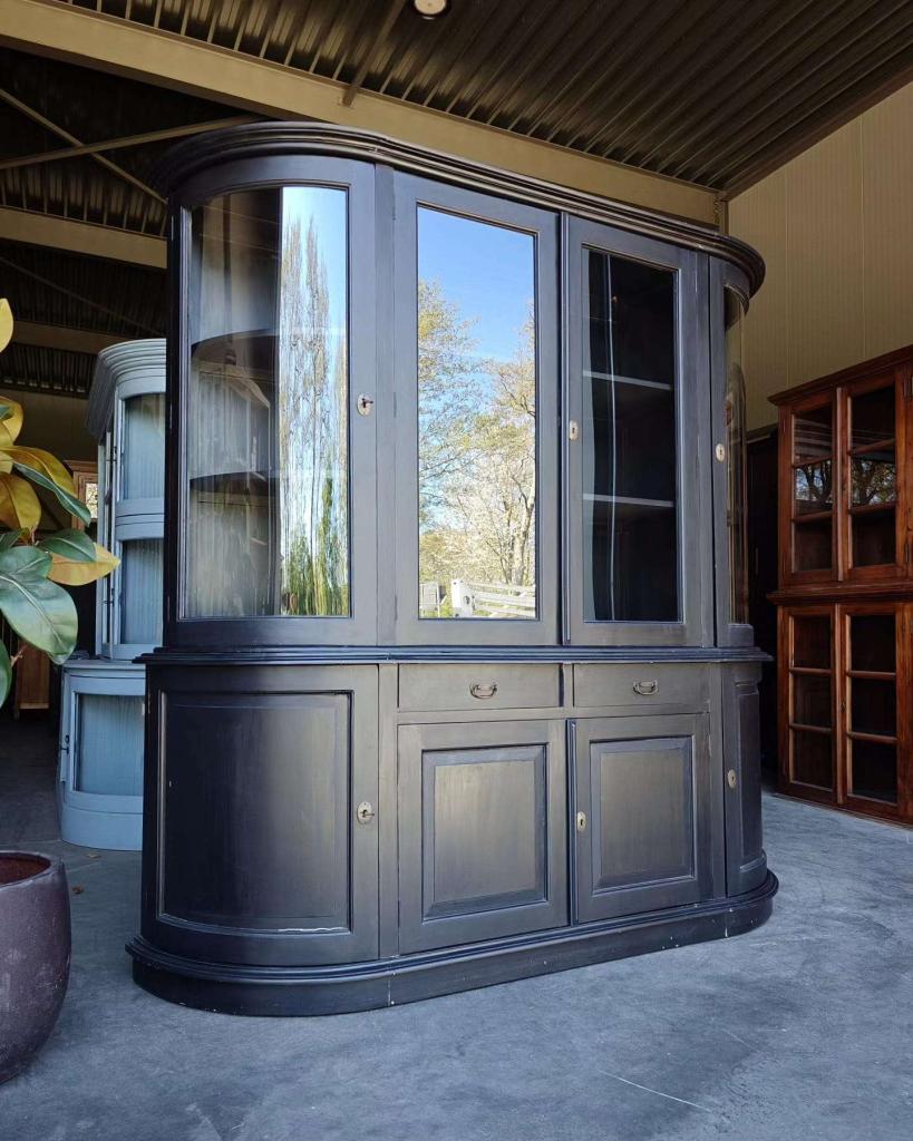 Zwarte organische buffetkast | Vitrinekast halfrond #6575, Niet ingevuld, Met deur(en), 200 cm of meer, Niet ingevuld