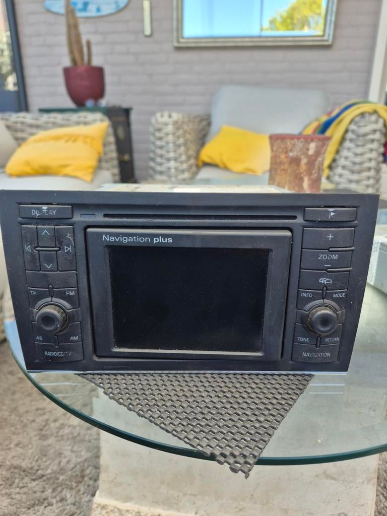 Car navigatie en cd speler. Blaupunkt 8e0 035 192b. 8e0 035, Auto diversen, Autoradio's, Ophalen of Verzenden