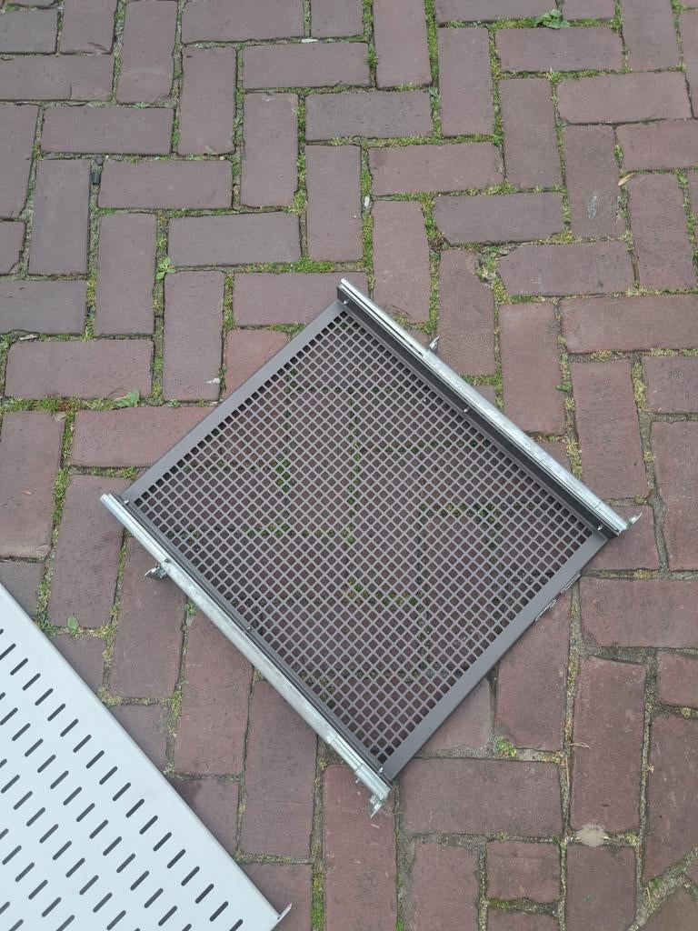 Serverkast onderdelen, Ophalen, Gebruikt