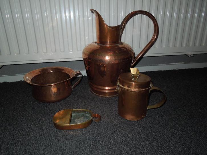 Koperen attributen; grote kan, centenbak, collectebus en po, Antiek en Kunst, Antiek | Koper en Brons, Koper, Ophalen of Verzenden