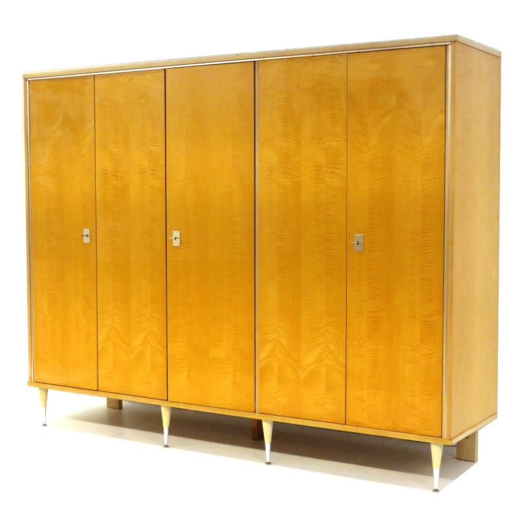 Grote vintage 5-deurs kledingkast in gevlamd esdoorn 1960s, Vintage, mid century, design, Ophalen of Verzenden, Zo goed als nieuw