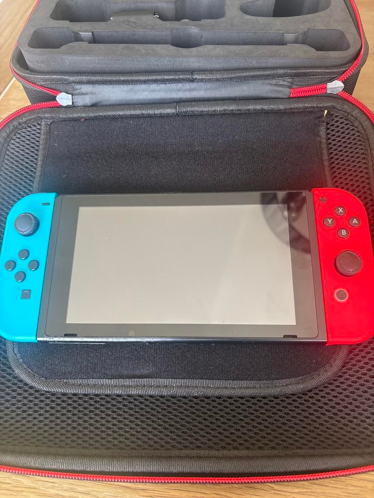Nintendo Switch (2019 Upgrade) met Joy-Cons en hoes, Ophalen, Zo goed als nieuw, Met 2 controllers, Switch 2019 Upgrade