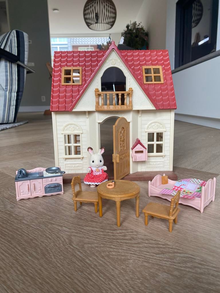 Sylvanian Families Startershuis 5567 met Konijn en Meubels, Ophalen, Zo goed als nieuw, Jongen of Meisje