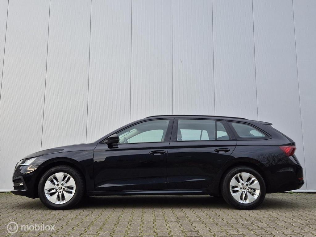 SKODA OCTAVIA COMBI 1.0 E-TSI/FULL LED/TREKHAAK/ELEK-KOFFER/, Gebruikt, Euro 6, Parkeersensor, Zwart