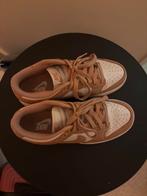 Oudroze Nike Dunks - Maat 38 - Zo goed als nieuw, Kleding | Dames, Schoenen, Ophalen of Verzenden, Zo goed als nieuw, Roze, Sneakers of Gympen